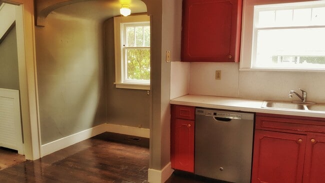 Photo - 517 W Broadway Ave