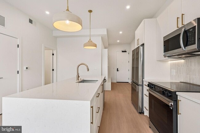 Building Photo - 30 W Allens Ln Unit 218