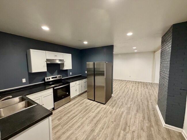 Building Photo - 1300 W Main St Unit B