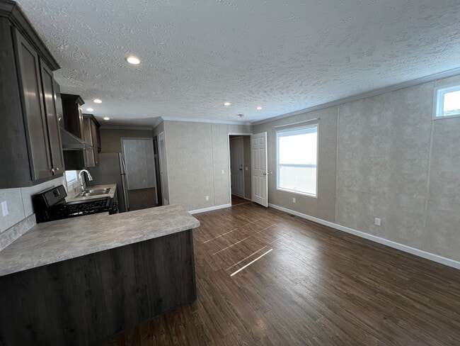 Photo - 16170 Normandy St