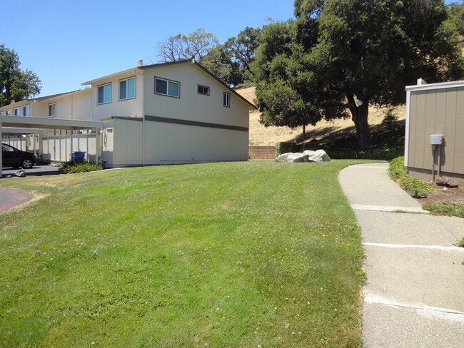 Building Photo - 13B Oliva Dr Unit 13 B Oliva Drive
