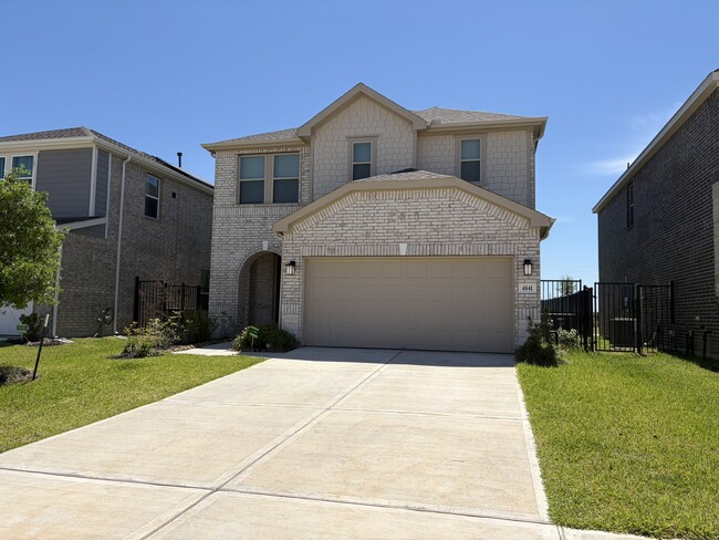 Building Photo - 4841 Sun Fls Dr