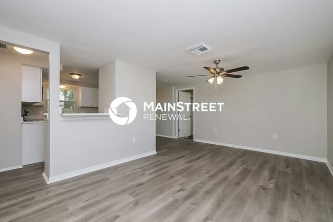 3 Bedroom Pet-Friendly Home in holiday, FL with Main Street Renewal