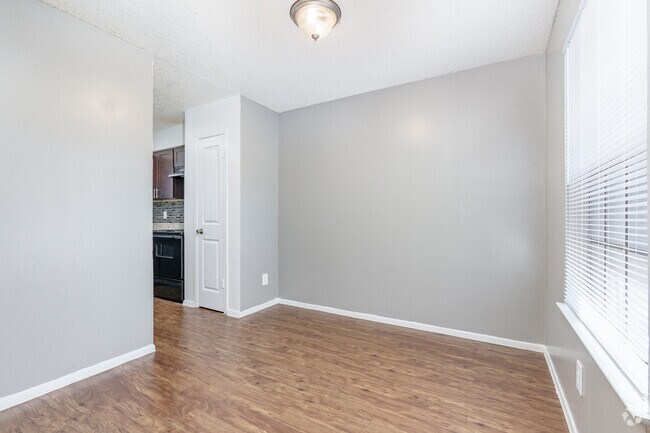 1BR, 1BA - 674SF - Dining Room - Fox Hollow Lewisville