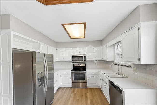 409 SE Onyx Cir