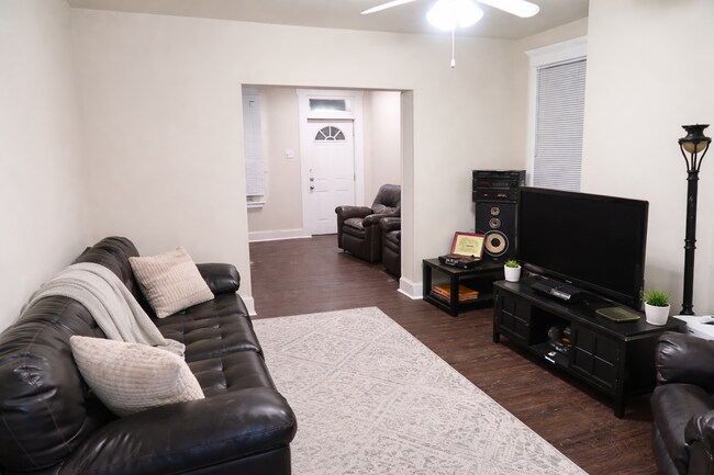 Photo - 1515-1517 Summit Street Unit 1515