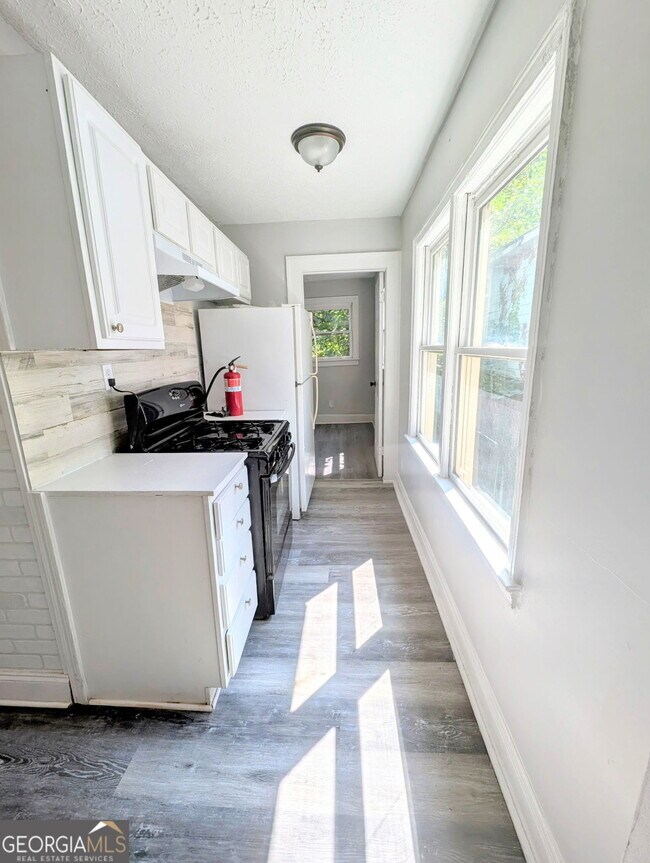 Photo - 260 Patterson Ave SE