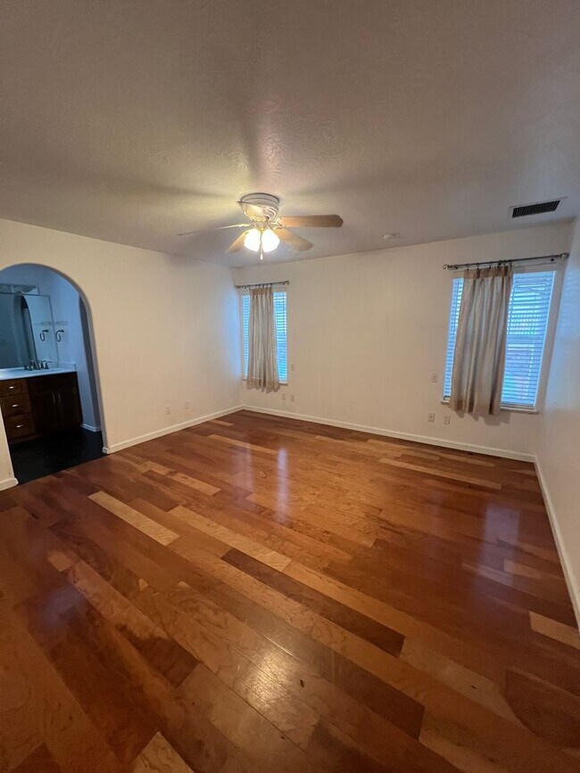 Photo - Executive Rental