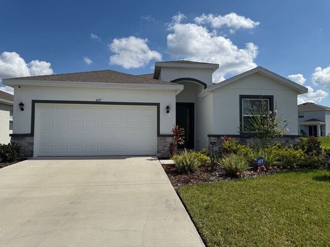 Building Photo - 4 Bedrooms, 2.5 Baths Coming Soon!