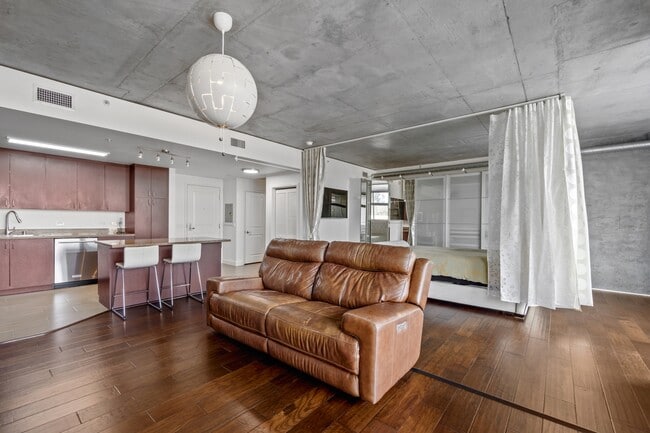 Photo - 1080 Park Blvd