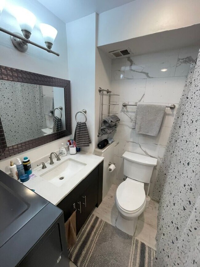 Photo - Fresh Waikiki Studio Unfurnished w/ secured parking & incredible amenities ! Unidad 1206