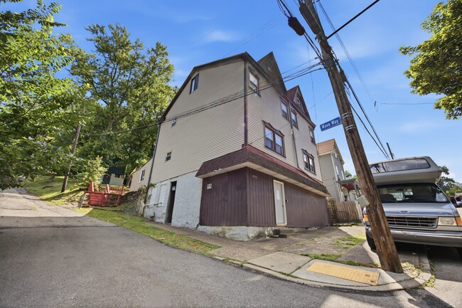 Photo - 2822 Salisbury St