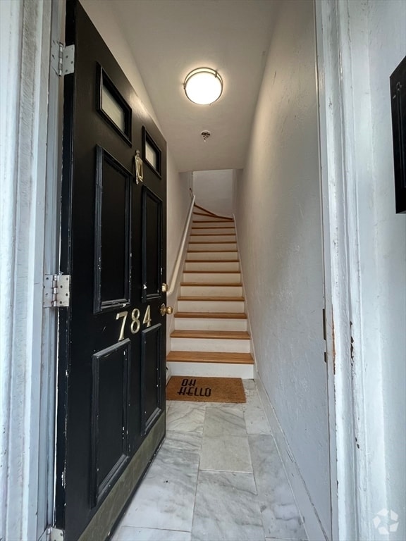 Building Photo - 784 E 3rd St Unit 2 Rental