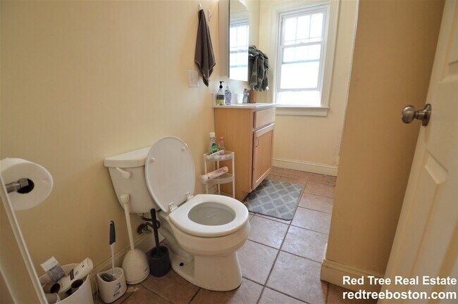 Photo - 74 Brooks St Apartments Unit 2