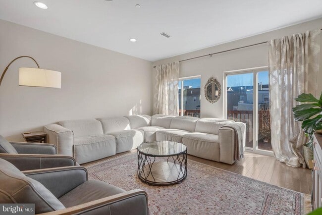 Photo - 1753 N Marshall St Unit 2