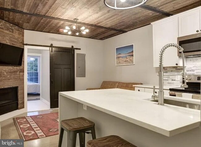 Photo - 12 W Montgomery St Unidad 204