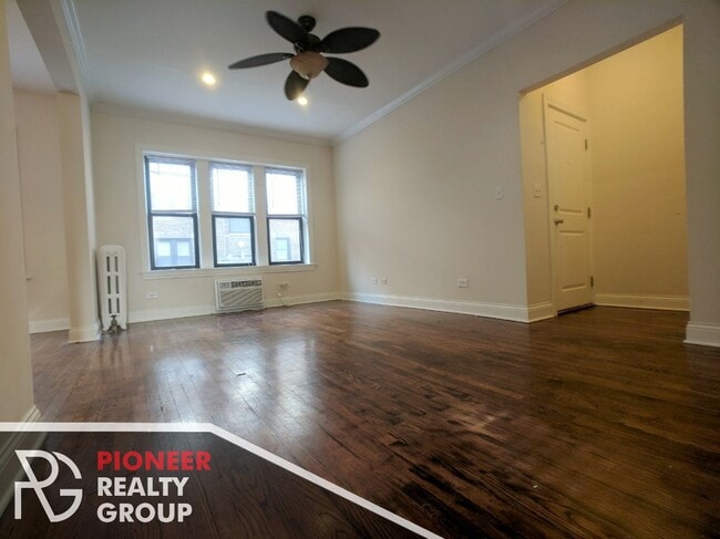 Photo - 736 W Addison St Unit 750-GDN