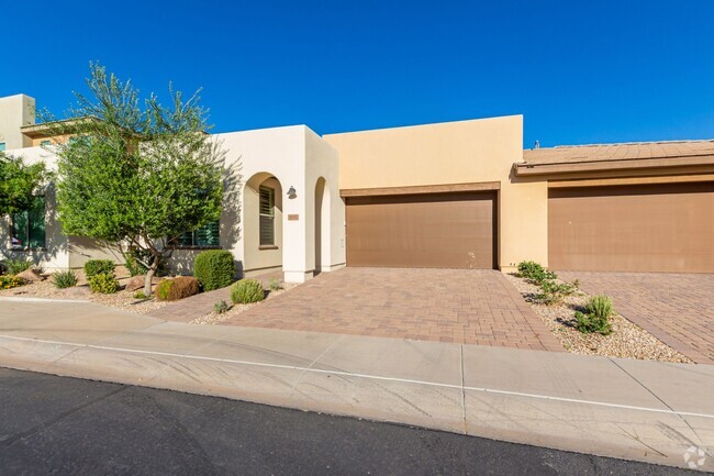 Building Photo - 180 Degrees of Golf Views Rental