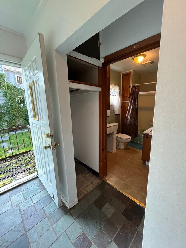 Photo - 103 N Ridge St