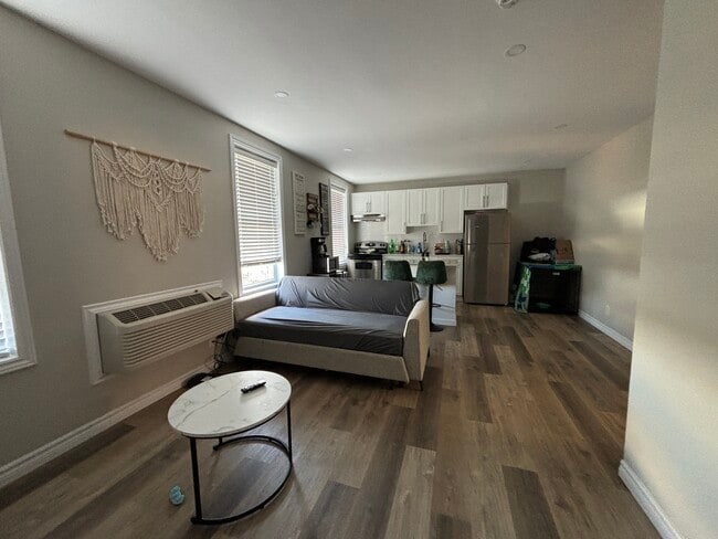 Building Photo - 178 Front St N Unit 402