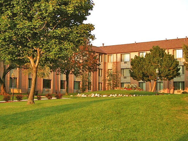 Riverwood Court Apartments