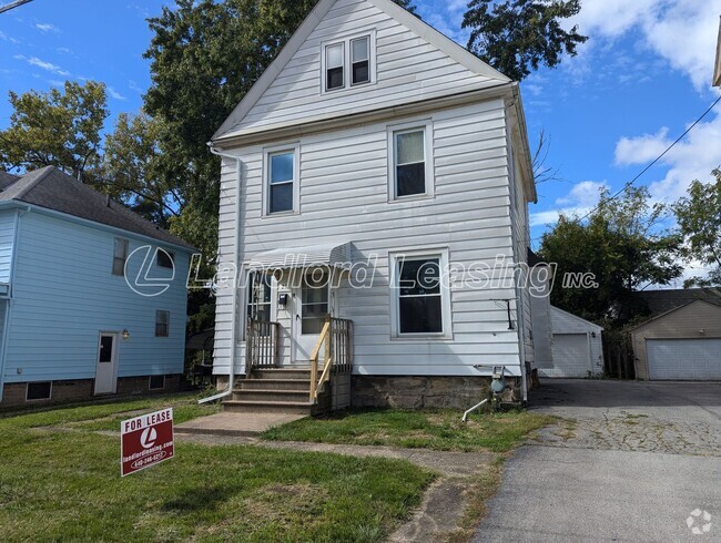 Building Photo - Spacious Elyria Colonial with Modern Updat... Rental