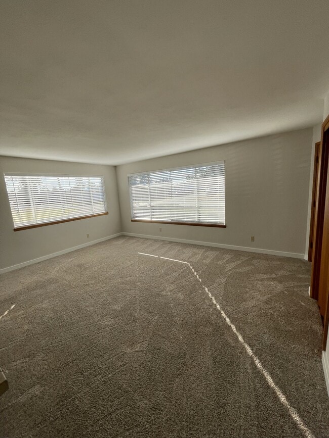 Photo - 2002 King St