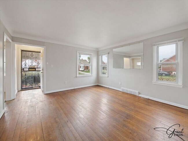 Photo - 3 bedroom  1.5 bath bungalow - $1200