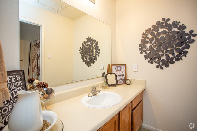Townhome 2BDx2BA 1297SF