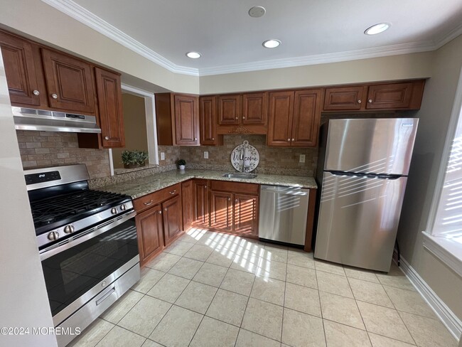 Photo - 173 Edinburgh Ct