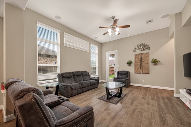 Photo - 2209 Hidden Meadow Ln