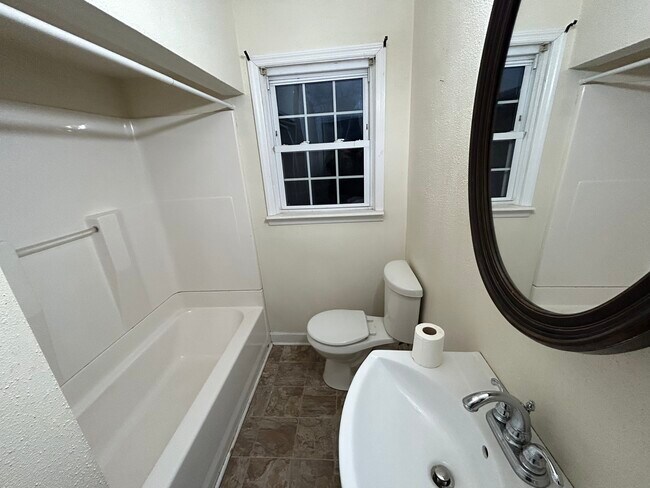 Photo - 511 Homewood Dr
