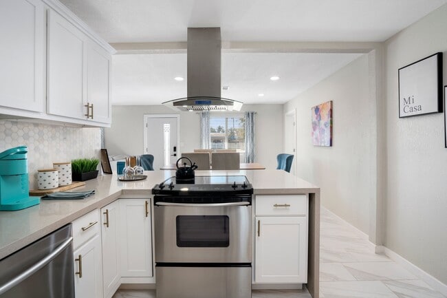 Photo - 7902 E Latham St