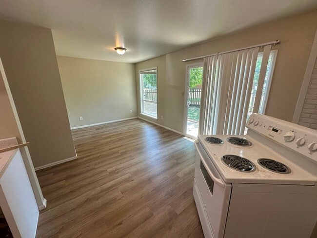 Photo - HUGE end-unit townhouse