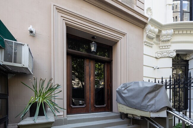 Entrance - 1082-1090 Madison Ave
