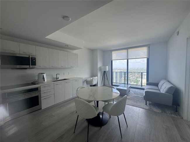 Photo - 55 SW 9th St Unidad 3407 Rental
