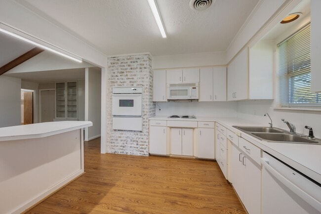 Photo - 3802 Sunnybrook Ln