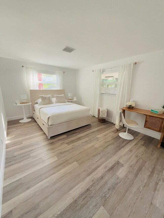 Photo - 311 N Swinton Ave