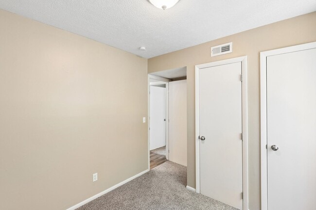 Photo - White Pines Apartments (White Pines Apts LLC)