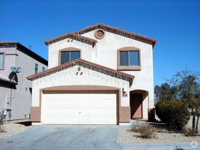 Building Photo - Large 4 bedroom home with Den - Corner lot...