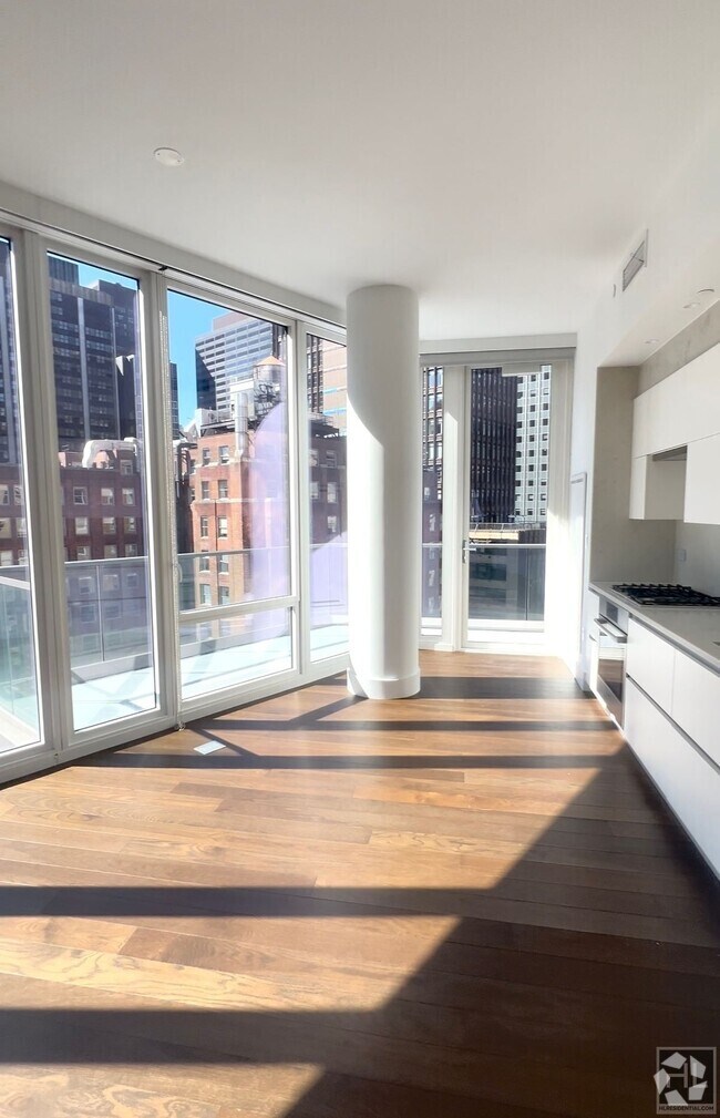 Building Photo - East 44th Street / Amazing 2-Bed 2-Bath / ... Unit 14E Rental