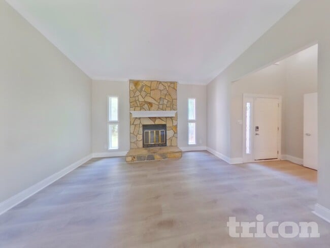 Photo - 5911 Leatherwood Ln