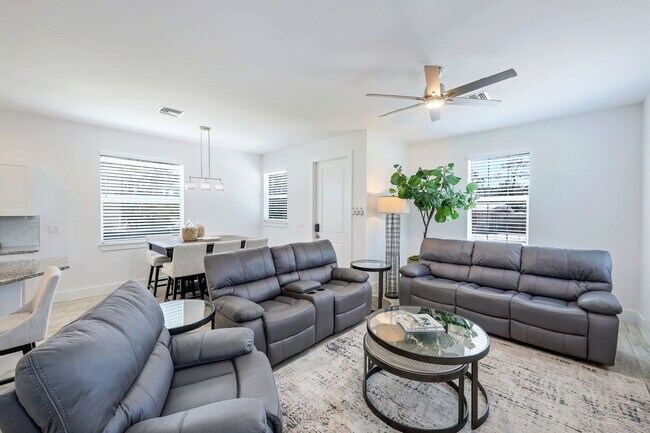 Photo - Relaxation & Recreation Await in This Napl...