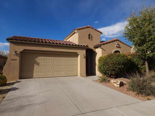 Building Photo - Beautiful Home Located in the Heart of growing Las Cruces