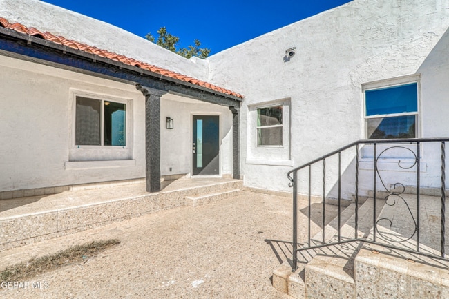 Photo - 1040 Hess Terrace