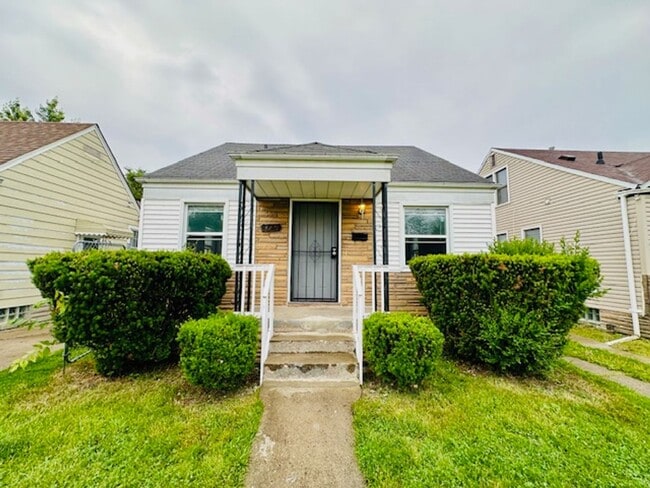 Nicely Updated 3 Bedroom 1 Bath Welcome Se... - Nicely Updated 3 Bedroom 1 Bath Welcome Se... House