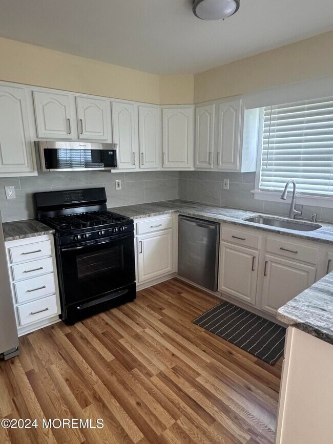 32 Darley Cir House House Rental in Brick Township, NJ