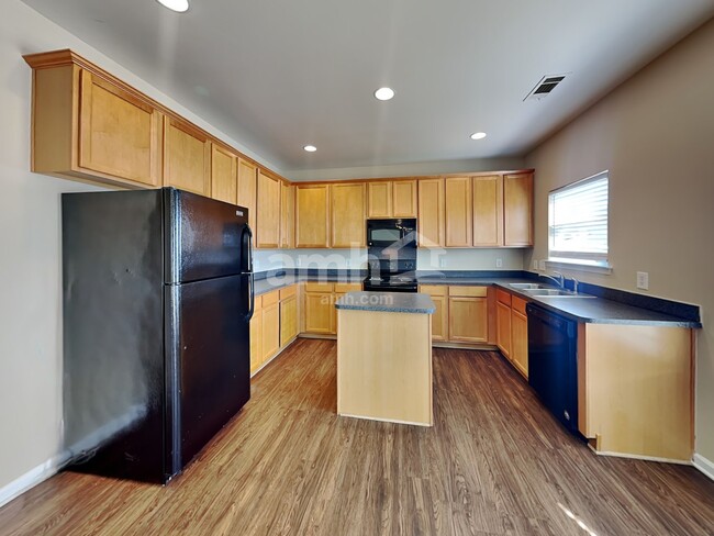 Photo - 612 Latimer Way