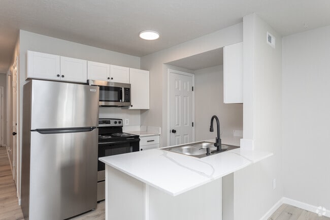3BR, 1.5BA - 1,255SF - Kitchen