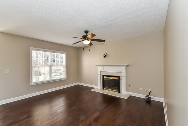 Photo - 2091 Samantha Cir S W